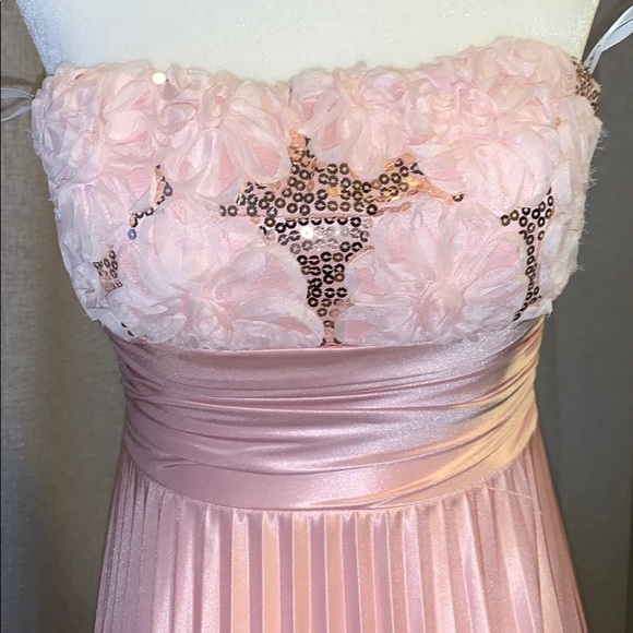 Never worn David’s Bridal Bridesmaid Blush Strapless Dress - Picture 3 of 10